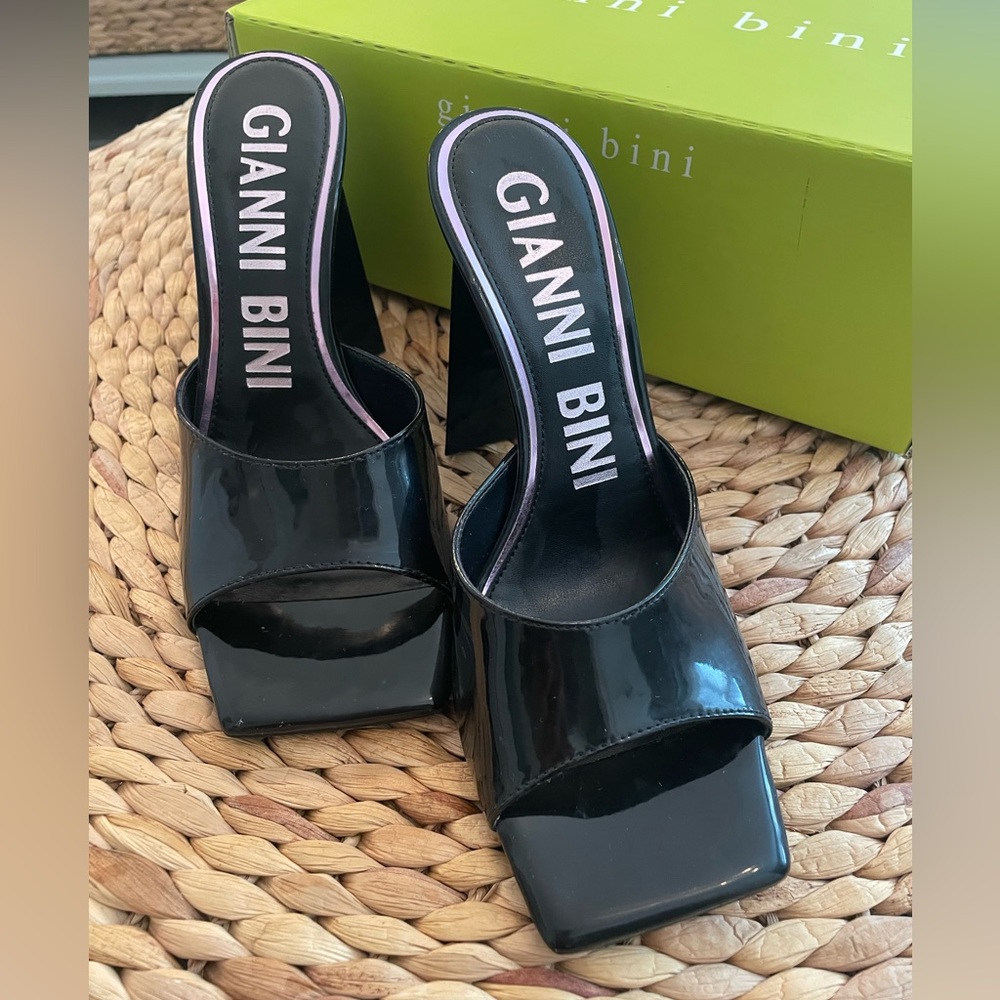 Gianni Bini modern heal